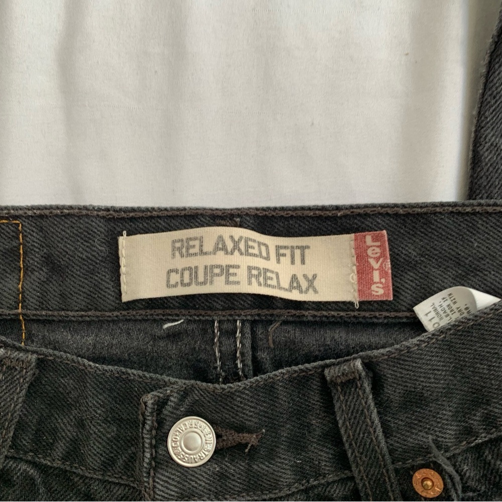 2000s Relaxed Fit Levi’s - Picture 4 of 8